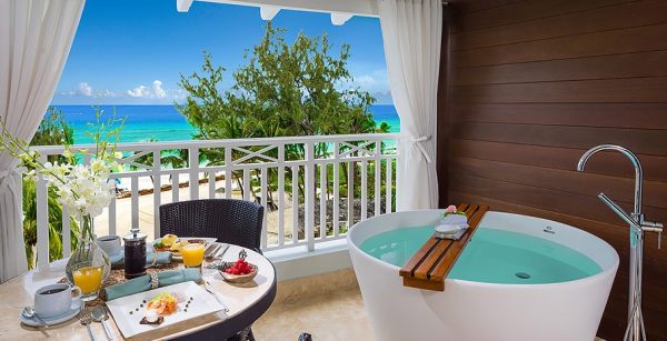 Beachfront Club Level Suite with Balcony Tranquility Soaking Tub