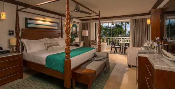 Crystal Lagoon Club Level Luxury Honeymoon Suite with Balcony Tranquility Soaking Tub