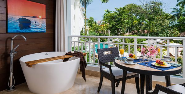 Crystal Lagoon Luxury Honeymoon Room with Balcony Tranquility Soaking Tub